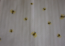 Пленка для упаковки пчелы с сотами